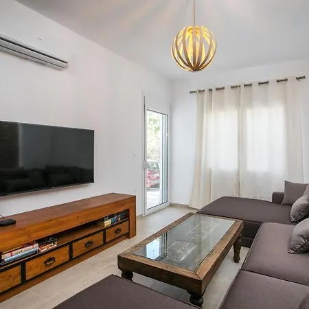 La Vie Est Belle Apartman *