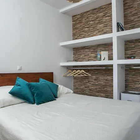 La Vie Est Belle Apartment *